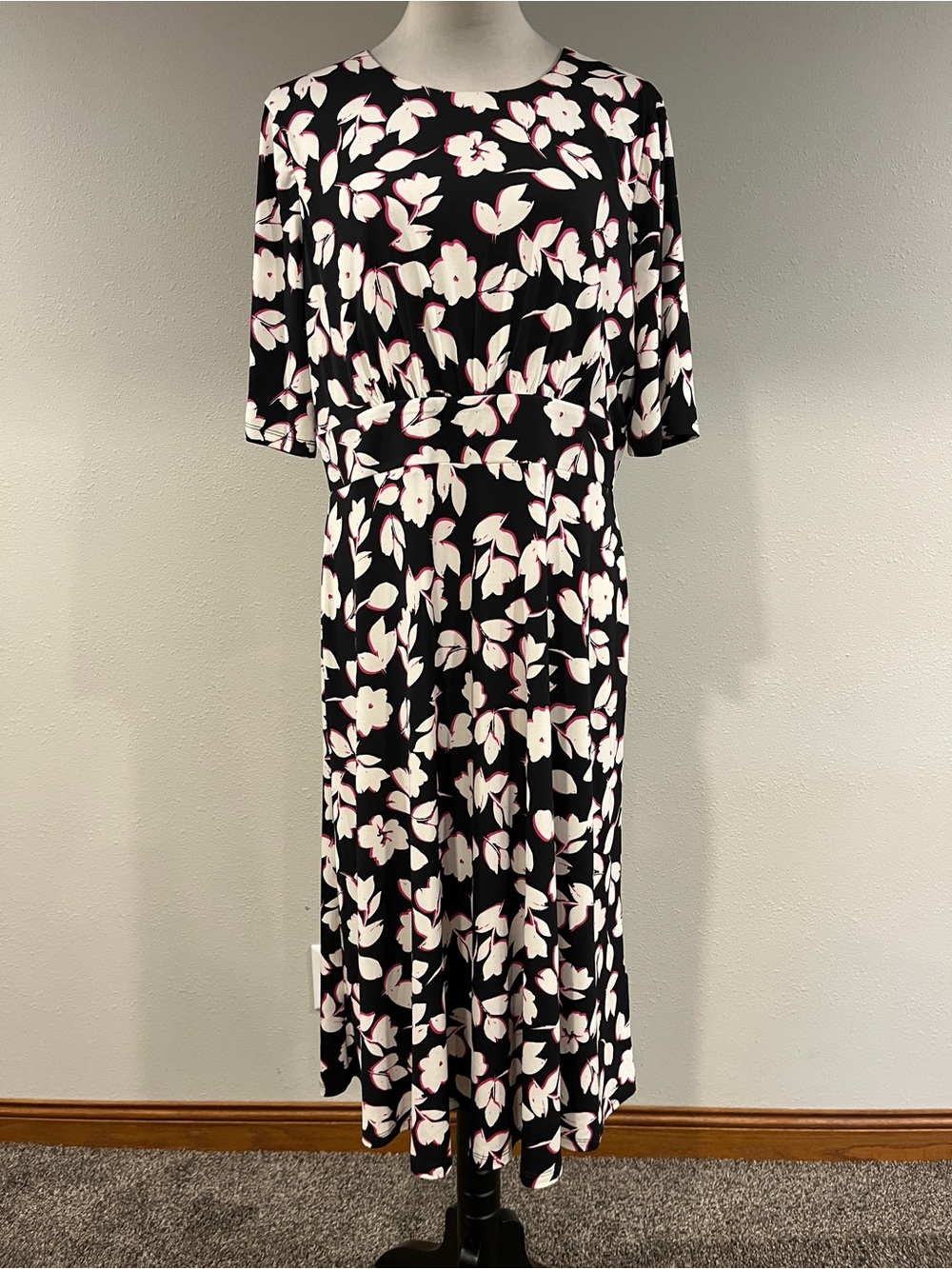 London Times Black Floral plus size Midi Dress size 14